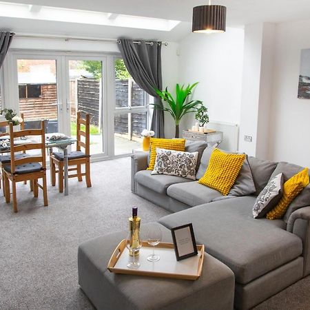 Vila Cozy Townhouse In The Heart Of Greater Manchester Exteriér fotografie