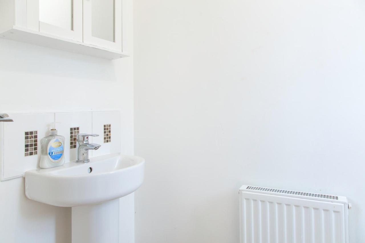 Vila Cozy Townhouse In The Heart Of Greater Manchester Exteriér fotografie