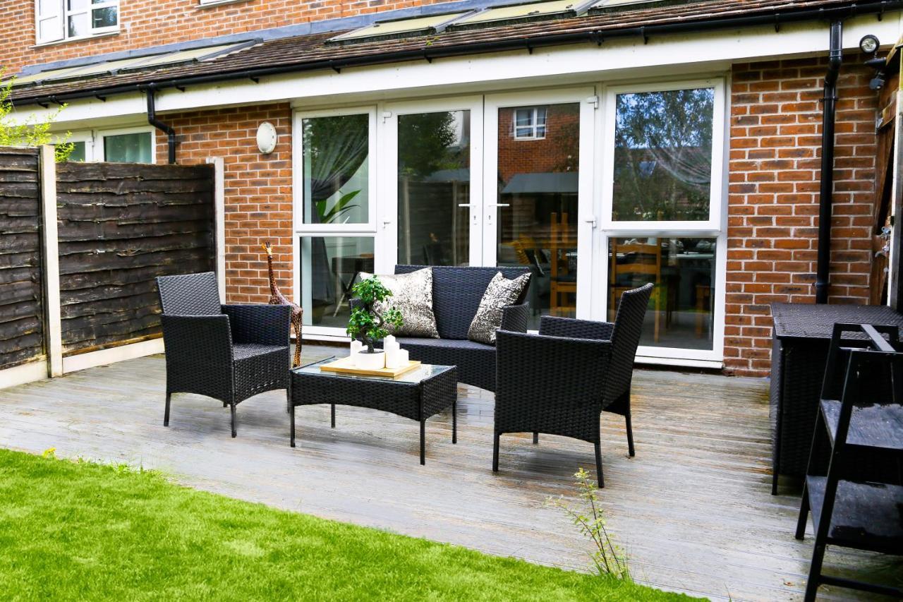 Vila Cozy Townhouse In The Heart Of Greater Manchester Exteriér fotografie
