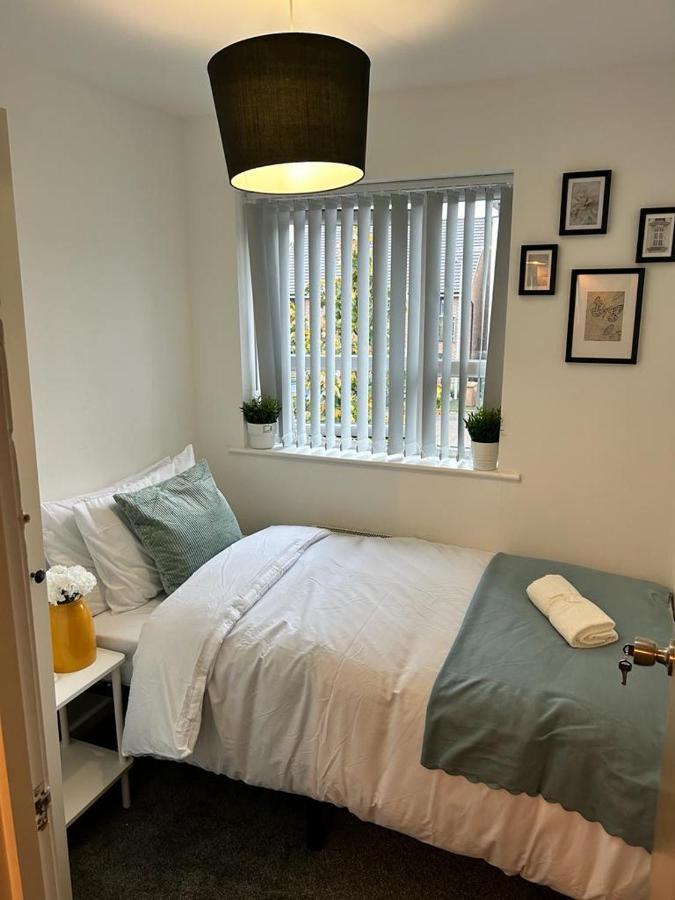 Vila Cozy Townhouse In The Heart Of Greater Manchester Exteriér fotografie