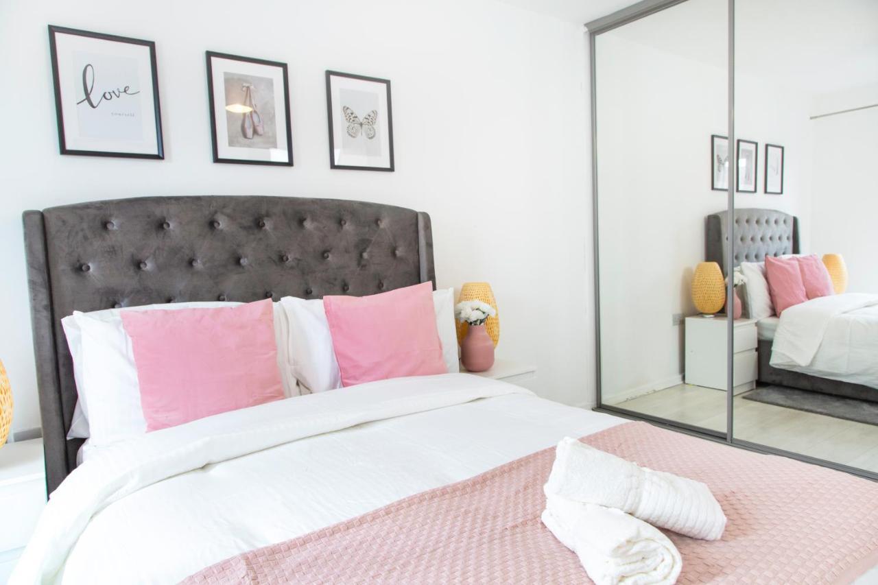 Vila Cozy Townhouse In The Heart Of Greater Manchester Exteriér fotografie