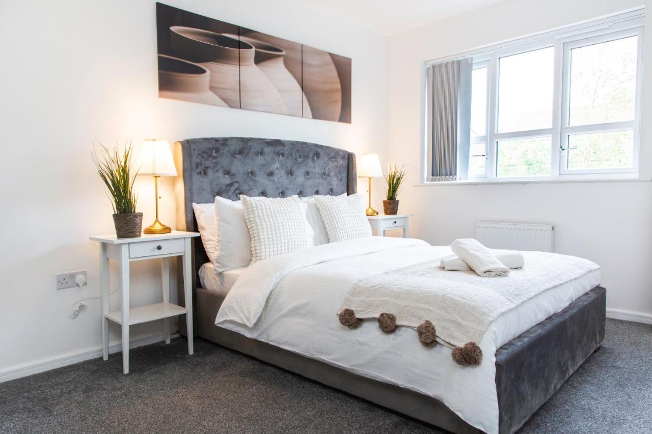 Vila Cozy Townhouse In The Heart Of Greater Manchester Exteriér fotografie