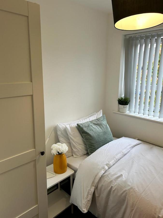 Vila Cozy Townhouse In The Heart Of Greater Manchester Exteriér fotografie