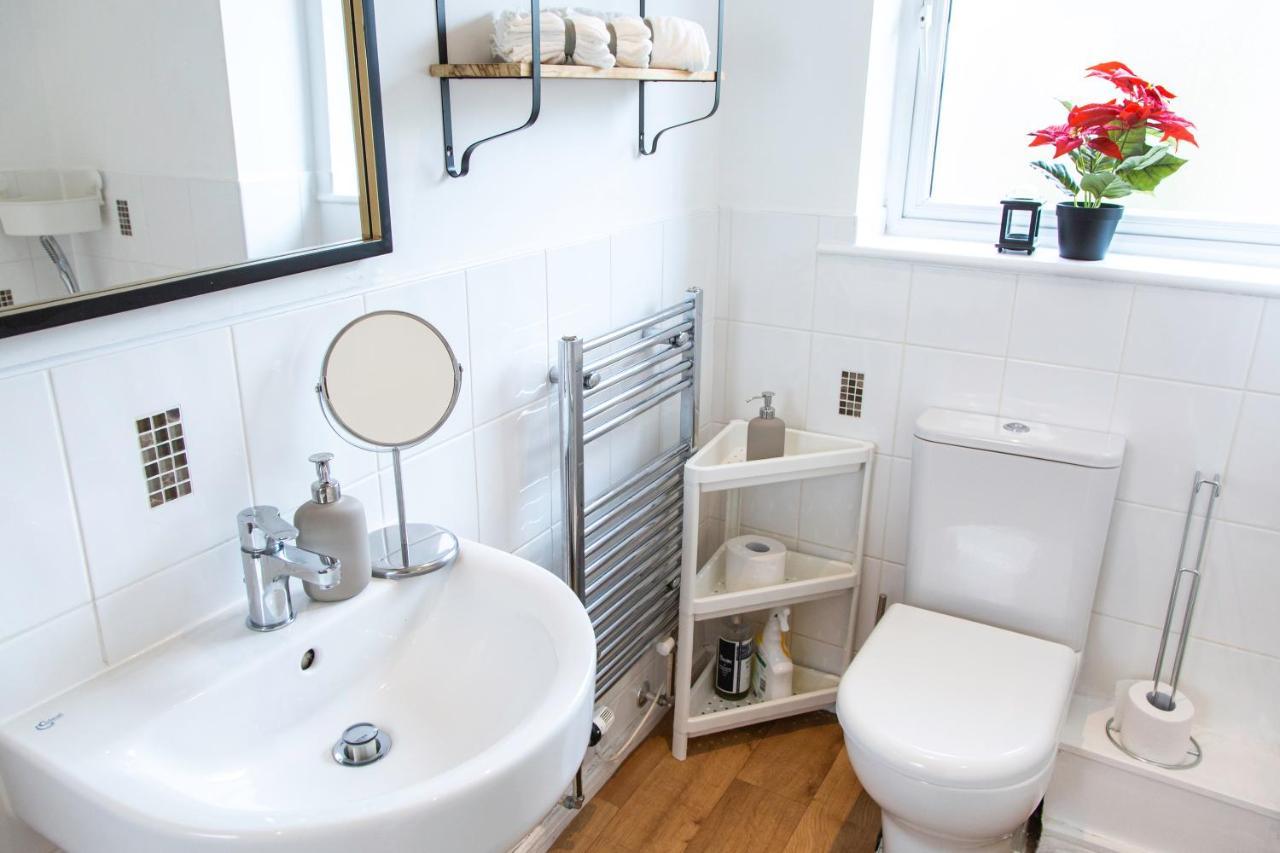 Vila Cozy Townhouse In The Heart Of Greater Manchester Exteriér fotografie