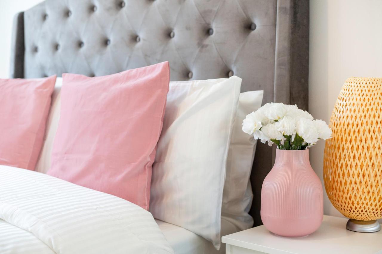 Vila Cozy Townhouse In The Heart Of Greater Manchester Exteriér fotografie