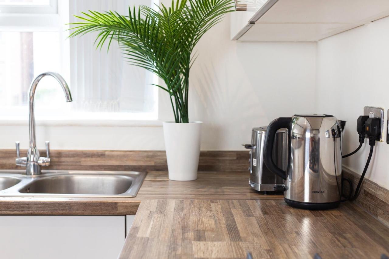 Vila Cozy Townhouse In The Heart Of Greater Manchester Exteriér fotografie