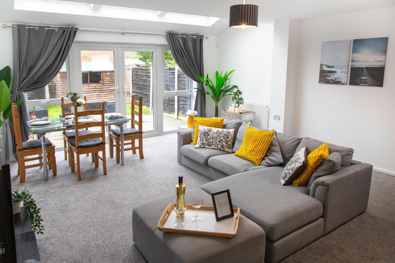 Vila Cozy Townhouse In The Heart Of Greater Manchester Exteriér fotografie