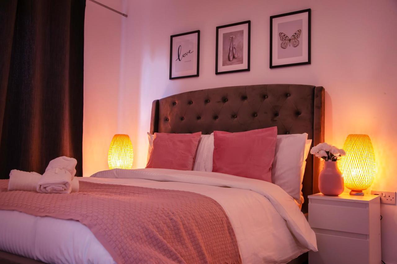 Vila Cozy Townhouse In The Heart Of Greater Manchester Exteriér fotografie