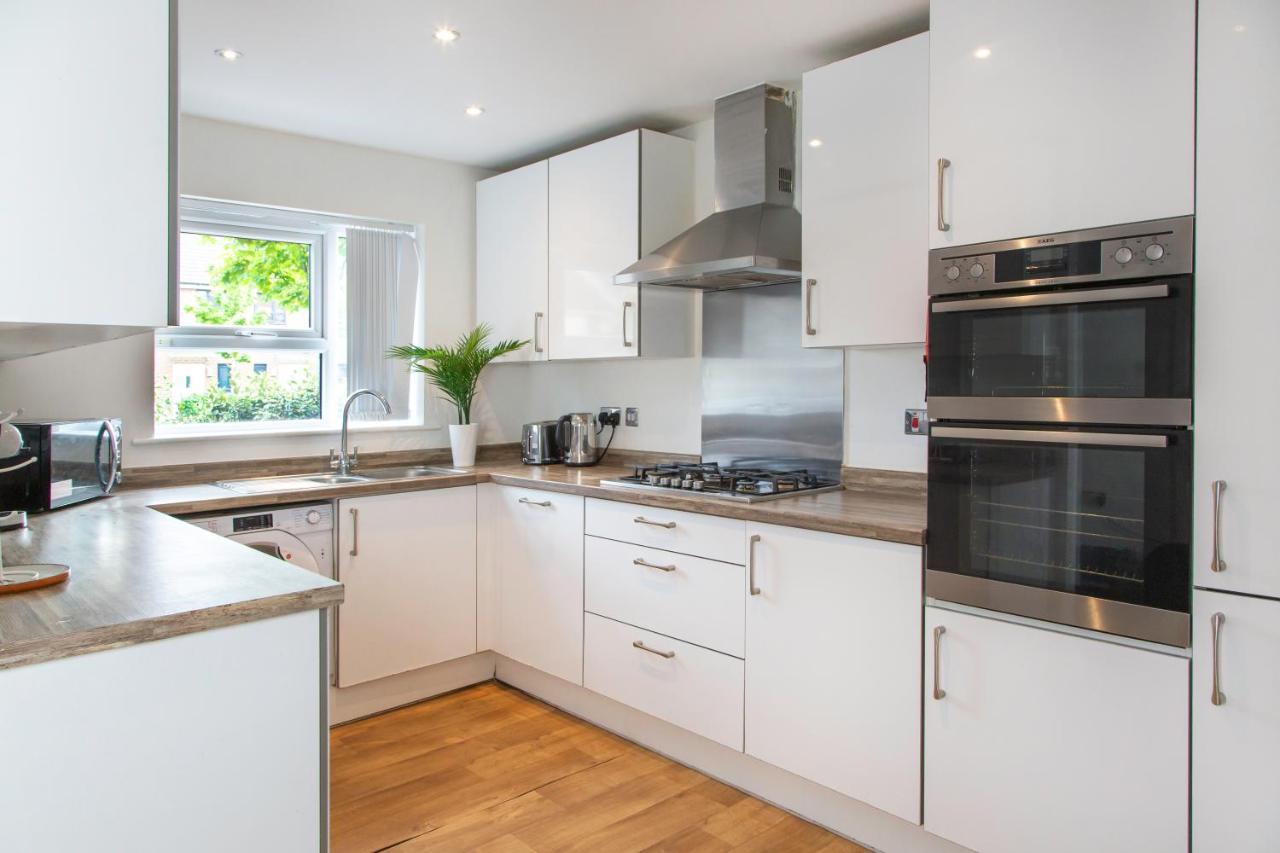 Vila Cozy Townhouse In The Heart Of Greater Manchester Exteriér fotografie