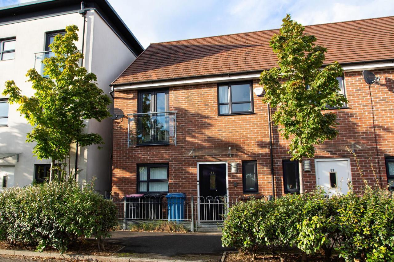 Vila Cozy Townhouse In The Heart Of Greater Manchester Exteriér fotografie