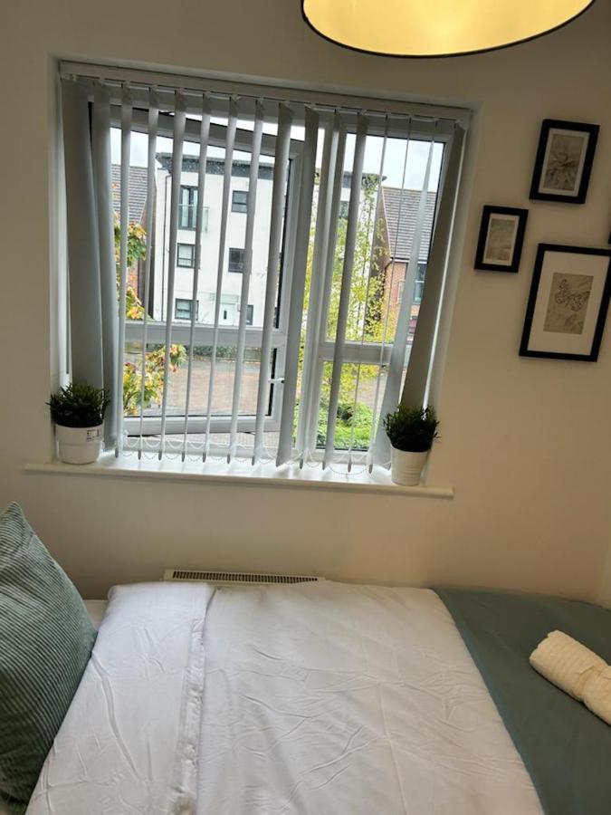 Vila Cozy Townhouse In The Heart Of Greater Manchester Exteriér fotografie