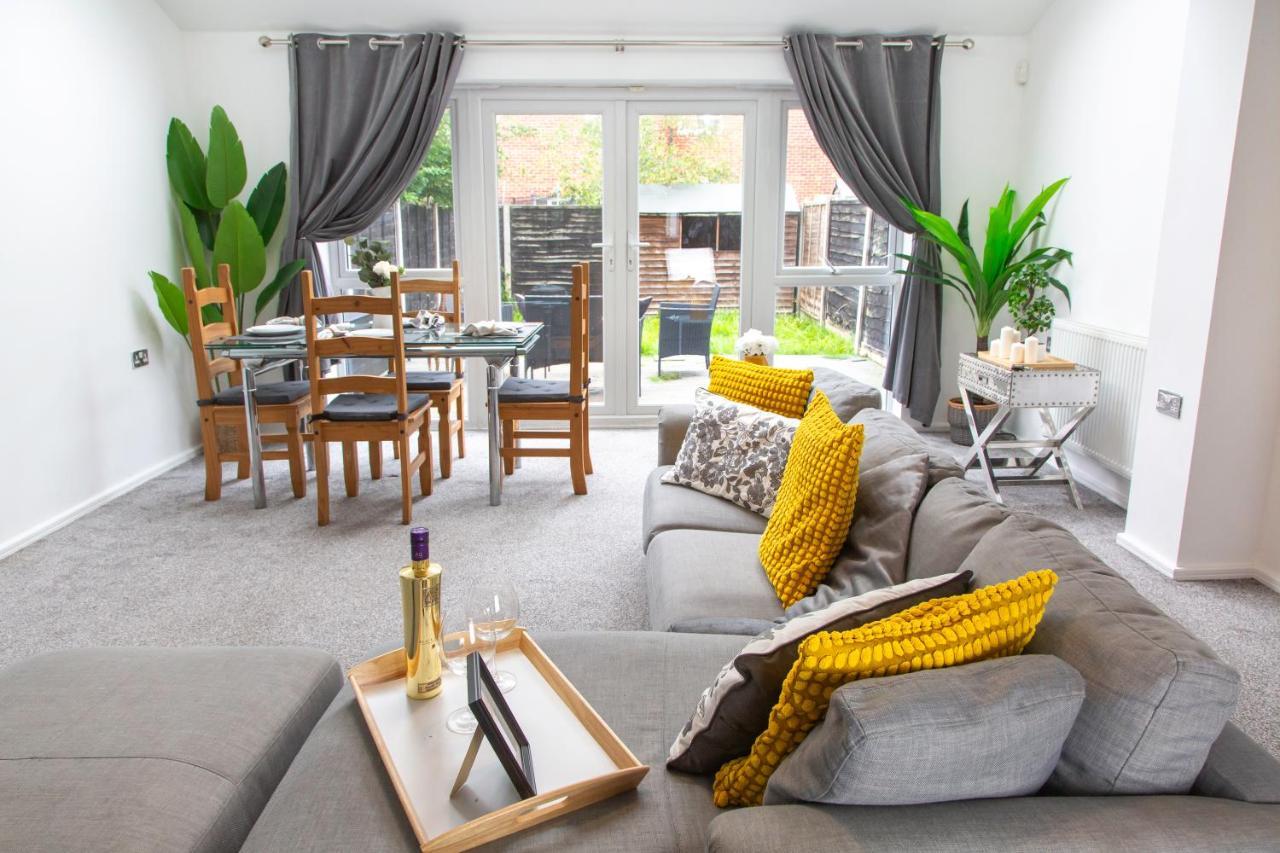 Vila Cozy Townhouse In The Heart Of Greater Manchester Exteriér fotografie
